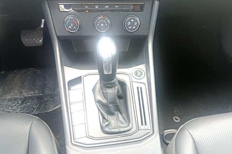 Used Volkswagen Lavida 2019 1.5L Automatic Comfort Edition China VI Standard Gear Lever