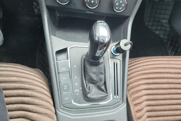 Used Volkswagen Lavida 2019 Hatchback 280TSI DSG Comfort Edition China VI Standard Gear Lever