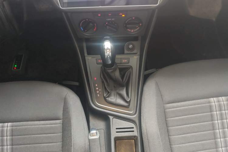Used Volkswagen Lavida 2019 Lavida Start 1.5L Automatic Trendy Version China VI Standard Gear Lever