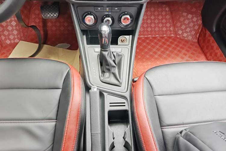 Used Volkswagen Lavida 2019 Lavida Start 1.5L Automatic Trendy Version China VI Standard Gear Lever