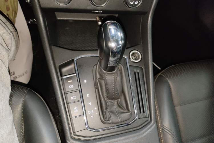 Used Volkswagen Lavida 2019 1.5L Automatic Comfort Edition China VI Standard Gear Lever