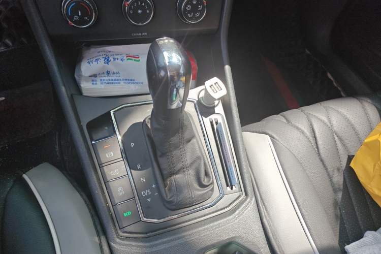 Used Volkswagen Lavida 2019 280TSI DSG Comfort Edition China VI standard Gear Lever