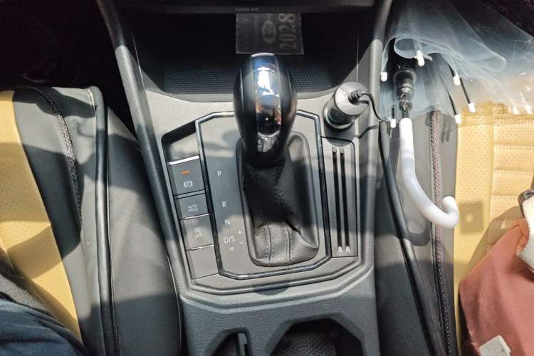 Used Volkswagen Lavida 2019 1.5L Automatic Fashion Edition China VI Gear Lever