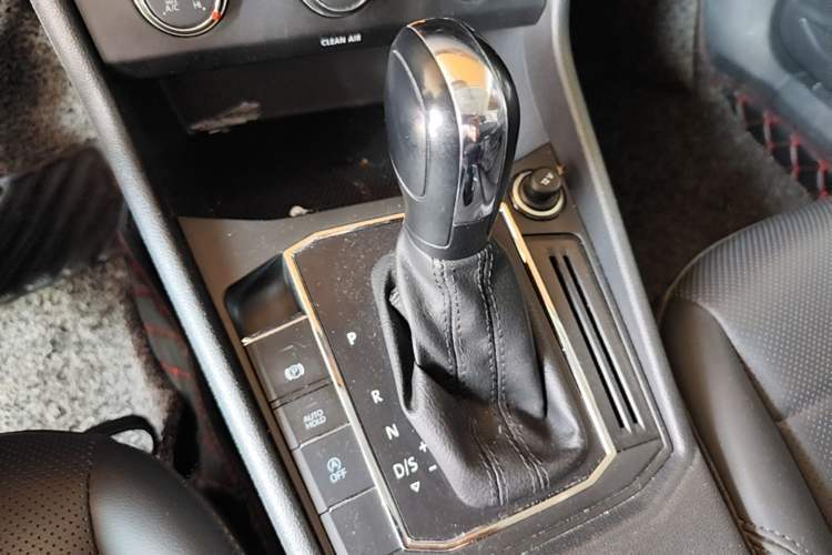 Used Volkswagen Lavida 2019 1.5L Automatic Comfort Edition China VI Standard Gear Lever
