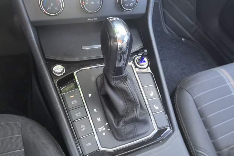 Used Volkswagen Lavida 2019 Hatchback 200TSI DSG Comfort Edition China VI Gear Lever