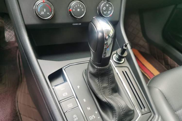 Used Volkswagen Lavida 2019 1.5L Automatic Comfort Edition China VI Standard Gear Lever