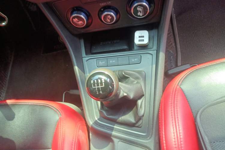 Used Volkswagen Lavida 2019 Lavida Start 1.5L Manual Fashion Edition China VI Standard Gear Lever