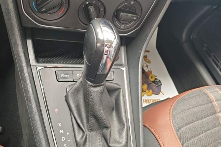 Used Volkswagen Lavida 2019 Lavida Start 1.5L Automatic Comfort Edition China VI Standard Gear Lever