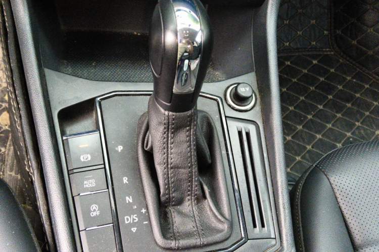 Used Volkswagen Lavida 2019 1.5L Automatic Comfort Edition China VI Standard Gear Lever