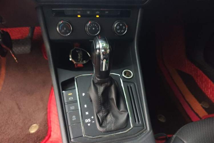 Used Volkswagen Lavida 2019 1.5L Automatic Comfort Edition China VI Standard Gear Lever