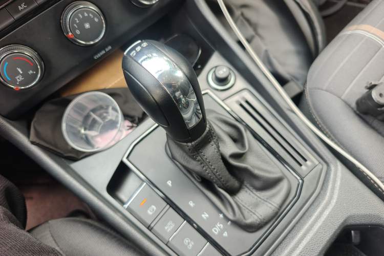 Used Volkswagen Lavida 2019 280TSI DSG Comfort Edition China VI standard Gear Lever