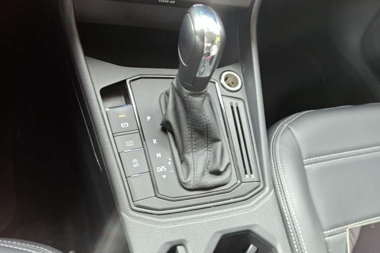 Used Volkswagen Lavida 2019 1.5L Automatic Fashion Edition China VI Gear Lever