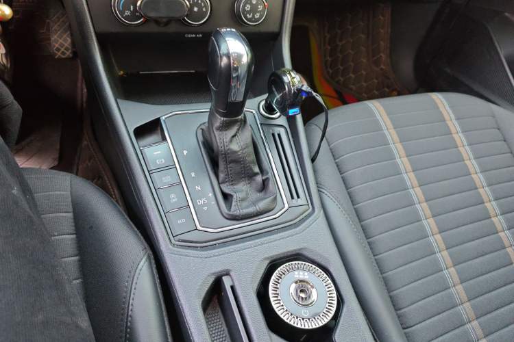 Used Volkswagen Lavida 2019 280TSI DSG Comfort Edition China VI standard Gear Lever