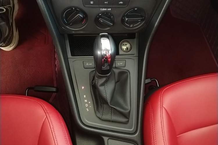 Used Volkswagen Lavida 2019 Lavida Start 1.5L Automatic Trendy Version China VI Standard Gear Lever