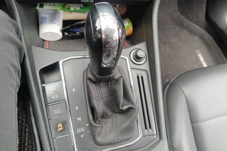 Used Volkswagen Lavida 2019 1.5L Automatic Comfort Edition China VI Standard Gear Lever