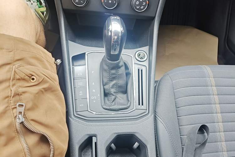 Used Volkswagen Lavida 2019 280TSI DSG Comfort Edition China VI standard Gear Lever