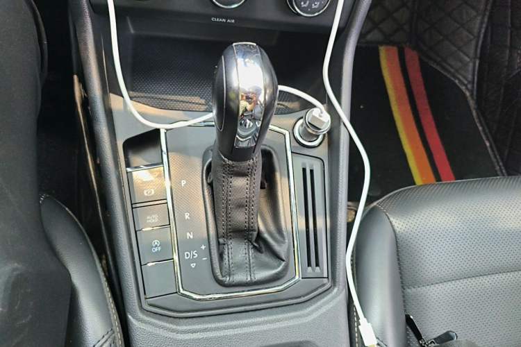 Used Volkswagen Lavida 2019 1.5L Automatic Comfort Edition China VI Standard Gear Lever