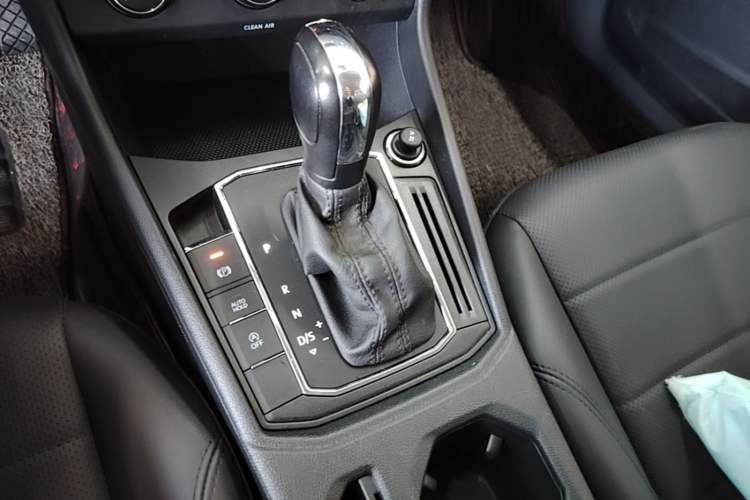 Used Volkswagen Lavida 2019 1.5L Automatic Comfort Edition China VI Standard Gear Lever