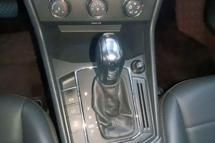 Used Volkswagen Lavida 2019 1.5L Automatic Comfort Edition China VI Standard Gear Lever