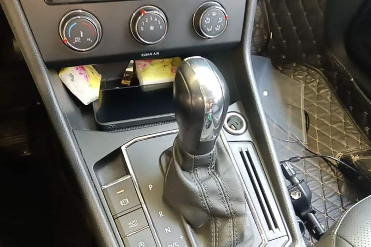 Used Volkswagen Lavida 2019 1.5L Automatic Comfort Edition China VI Standard Gear Lever