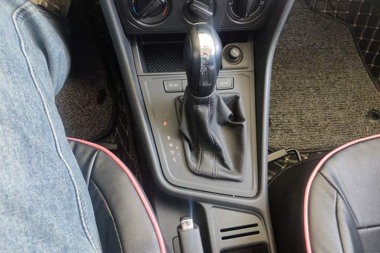 Used Volkswagen Lavida 2019 Lavida Start 1.5L Automatic Trendy Version China VI Standard Gear Lever