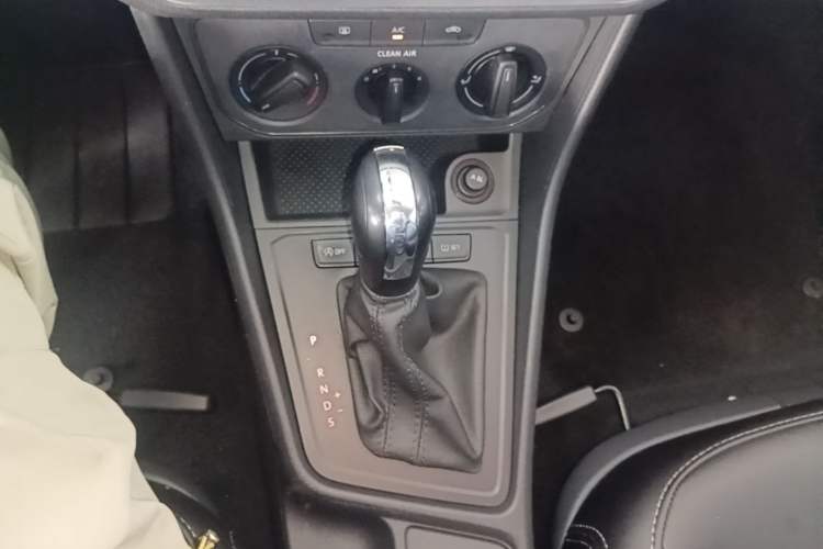 Used Volkswagen Lavida 2019 Lavida Start 1.5L Automatic Trendy Version China VI Standard Gear Lever