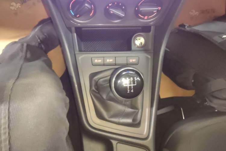 Used Volkswagen Lavida 2019 Lavida Start 1.5L Manual Fashion Edition China VI Standard Gear Lever