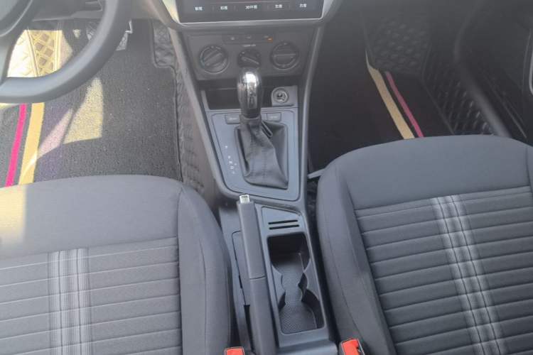 Used Volkswagen Lavida 2019 Lavida Start 1.5L Automatic Trendy Version China VI Standard Gear Lever