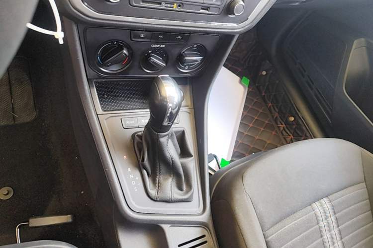 Used Volkswagen Lavida 2019 Lavida Start 1.5L Automatic Trendy Version China VI Standard Gear Lever
