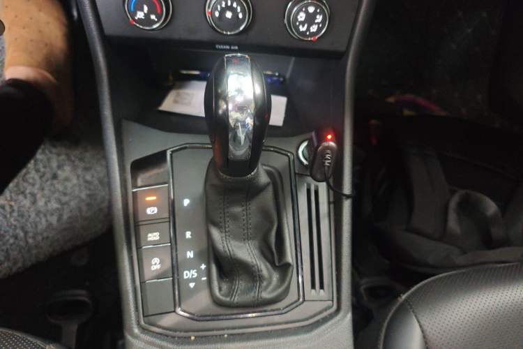 Used Volkswagen Lavida 2019 1.5L Automatic Comfort Edition China VI Standard Gear Lever