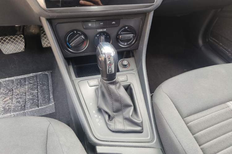Used Volkswagen Lavida 2019 Lavida Start 1.5L Automatic Trendy Version China VI Standard Gear Lever
