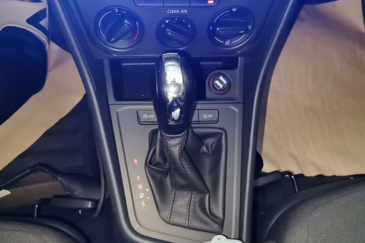 Used Volkswagen Lavida 2019 Lavida Start 1.5L Automatic Trendy Version China VI Standard Gear Lever
