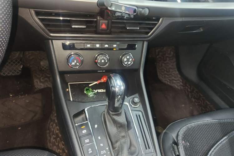 Used Volkswagen Lavida 2019 1.5L Automatic Comfort Edition China VI Standard Gear Lever