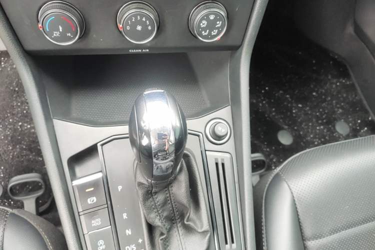 Used Volkswagen Lavida 2019 1.5L Automatic Comfort Edition China VI Standard Gear Lever