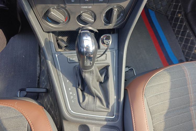 Used Volkswagen Lavida 2019 Lavida Start 1.5L Automatic Comfort Edition China VI Standard Gear Lever
