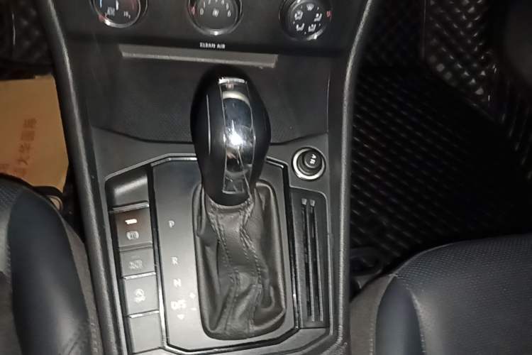 Used Volkswagen Lavida 2019 1.5L Automatic Comfort Edition China VI Standard Gear Lever