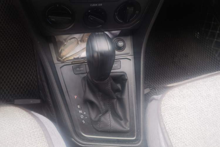 Used Volkswagen Lavida 2019 1.5L Automatic Fashion Edition China VI Gear Lever