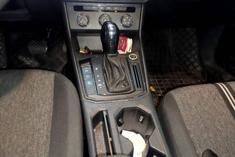 Used Volkswagen Lavida 2019 1.5L Automatic Fashion Edition China VI Gear Lever