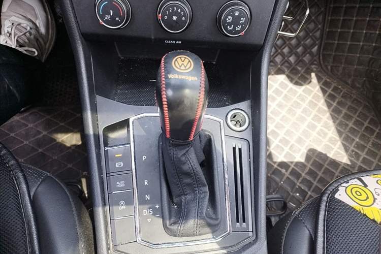 Used Volkswagen Lavida 2019 1.5L Automatic Comfort Edition China VI Standard Gear Lever