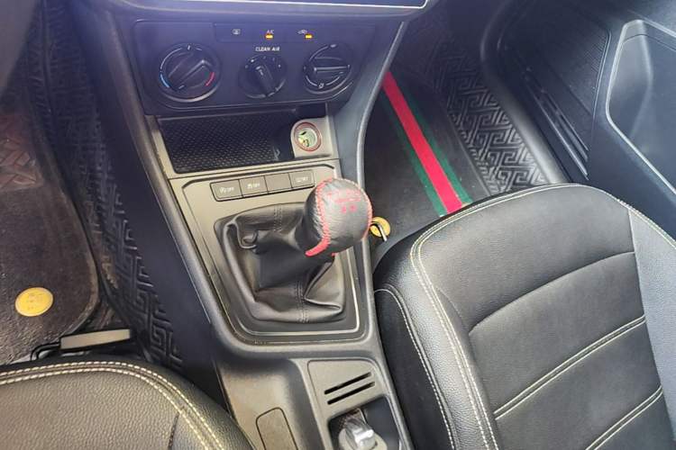 Used Volkswagen Lavida 2019 Lavida Start 1.5L Manual Fashion Edition China VI Standard Gear Lever