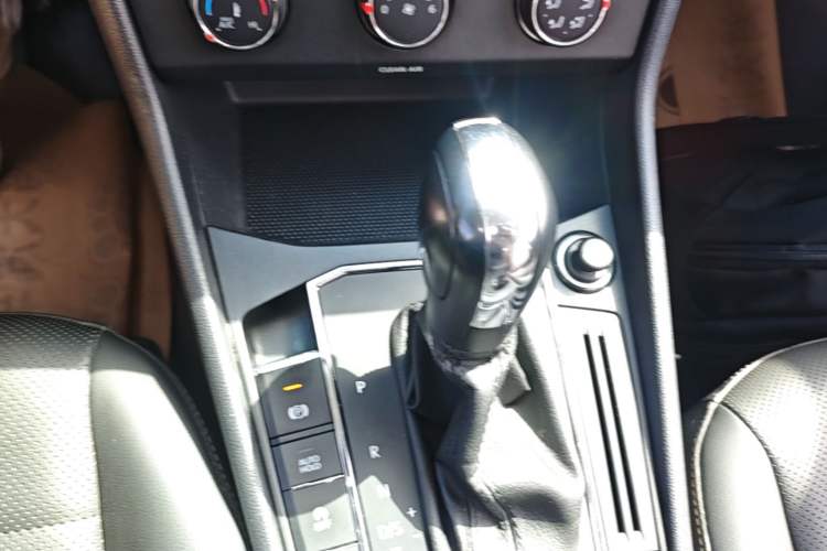 Used Volkswagen Lavida 2019 1.5L Automatic Comfort Edition China VI Standard Gear Lever