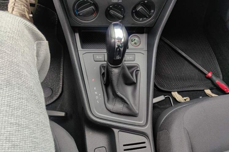 Used Volkswagen Lavida 2019 Lavida Start 1.5L Automatic Trendy Version China VI Standard Gear Lever