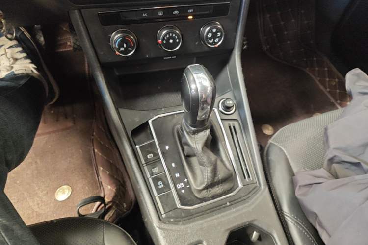 Used Volkswagen Lavida 2019 1.5L Automatic Comfort Edition China VI Standard Gear Lever