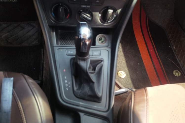 Used Volkswagen Lavida 2019 Lavida Start 1.5L Automatic Trendy Version China VI Standard Gear Lever
