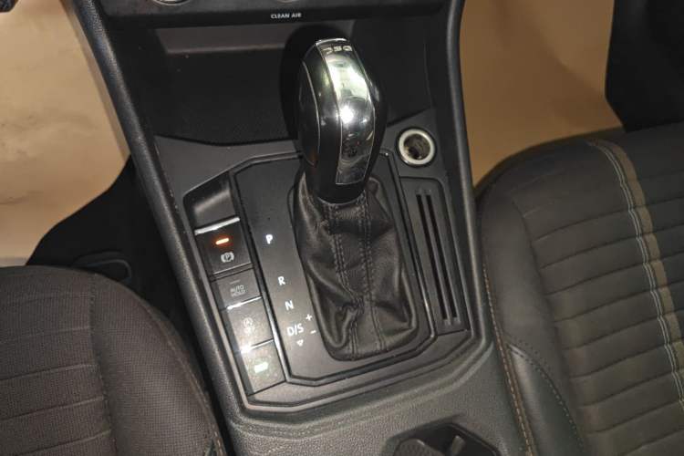 Used Volkswagen Lavida 2019 280TSI DSG Comfort Edition China VI standard Gear Lever
