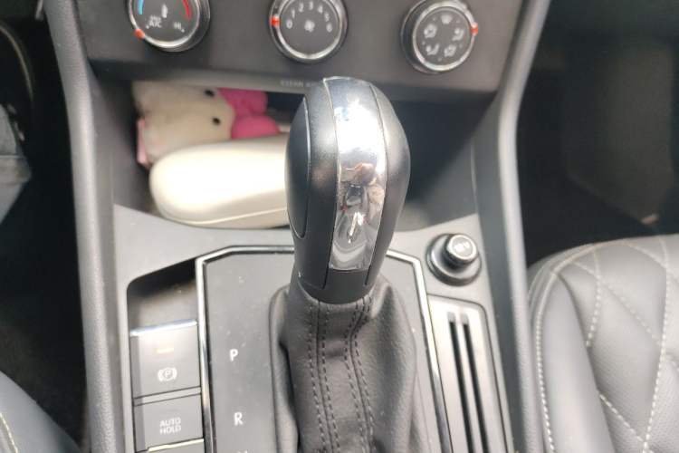 Used Volkswagen Lavida 2019 1.5L Automatic Fashion Edition China VI Gear Lever