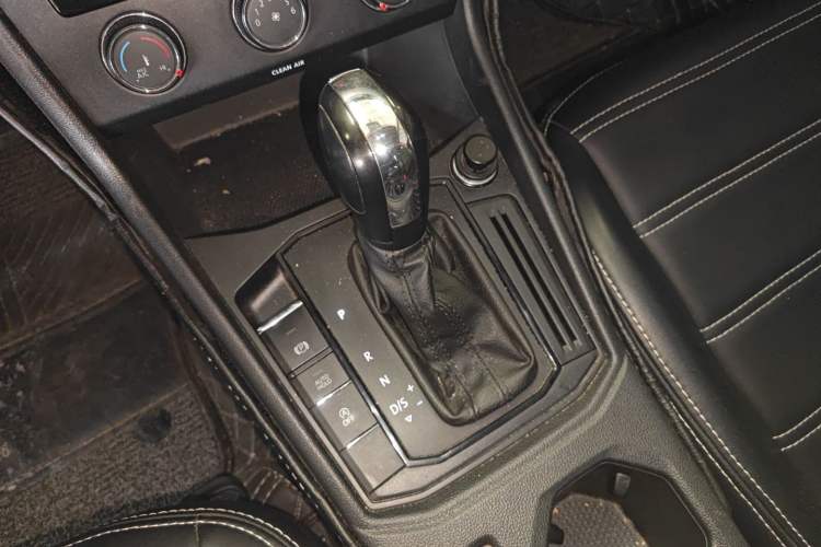 Used Volkswagen Lavida 2019 1.5L Automatic Vision Edition China VI Standard Gear Lever