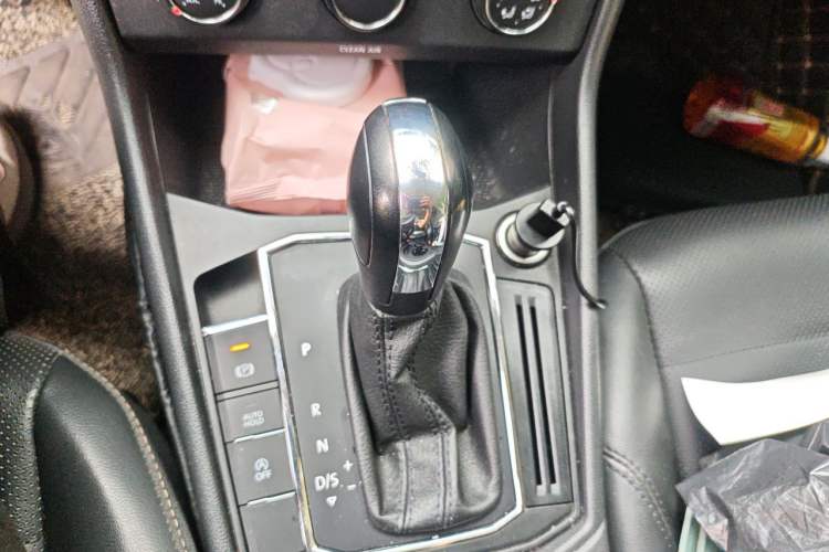 Used Volkswagen Lavida 2019 1.5L Automatic Comfort Edition China VI Standard Gear Lever