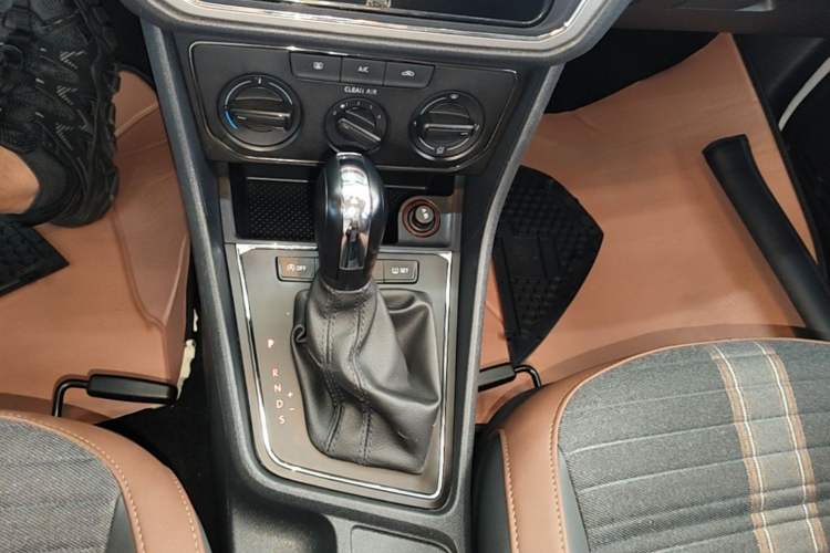 Used Volkswagen Lavida 2019 Lavida Start 1.5L Automatic Comfort Edition China VI Standard Gear Lever