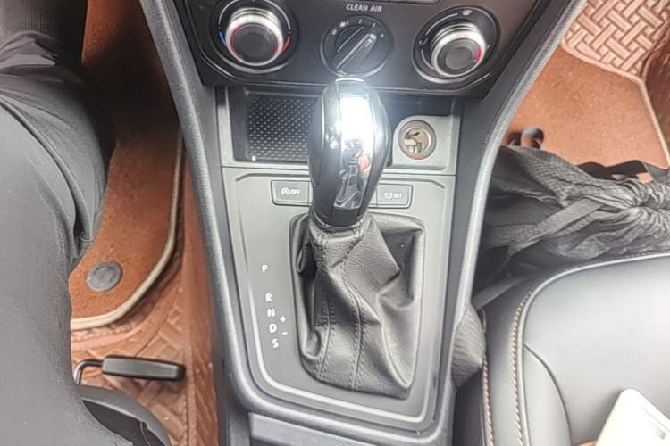 Used Volkswagen Lavida 2019 Lavida Start 1.5L Automatic Trendy Version China VI Standard Gear Lever